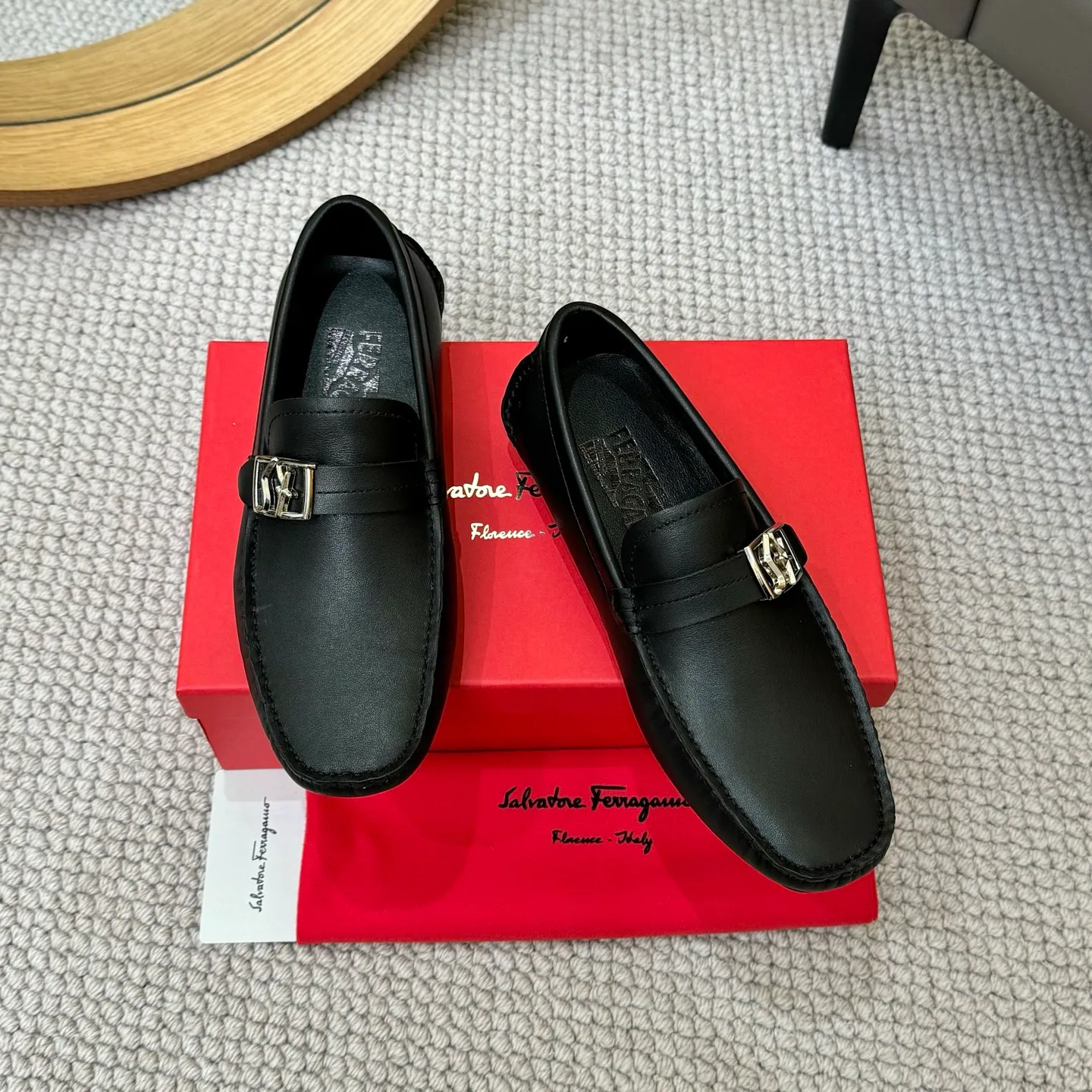 Men's men's shoes 💰420 (Yangli) Ferragamo 〰Ferragamo 2⃣️0⃣️2⃣️5️⃣ New series 👊🏻 Upper 🇮🇹 Italian imported calfskin, original outsole molding. Water-dyed sheepskin lining. The identity of every successful man is set off, and the upper and lower shoes are elegant and stable🚶🏻🚶🏻The high-end custom counter original replica is an eternal classic🔍️Number of codes: 38-46 with counter packaging